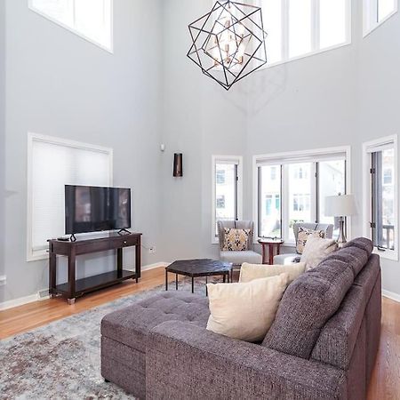 Вилла Eclectic Stylish And Cozy Milwaukee Unit Экстерьер фото