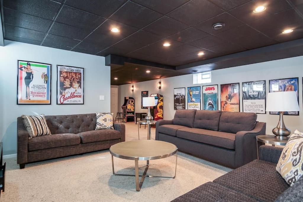 Вилла Eclectic Stylish And Cozy Milwaukee Unit Экстерьер фото