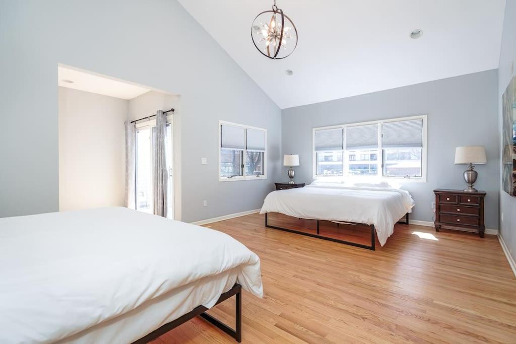 Вилла Eclectic Stylish And Cozy Milwaukee Unit Экстерьер фото