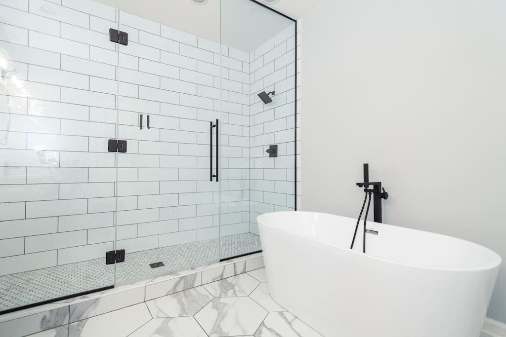 Вилла Eclectic Stylish And Cozy Milwaukee Unit Экстерьер фото