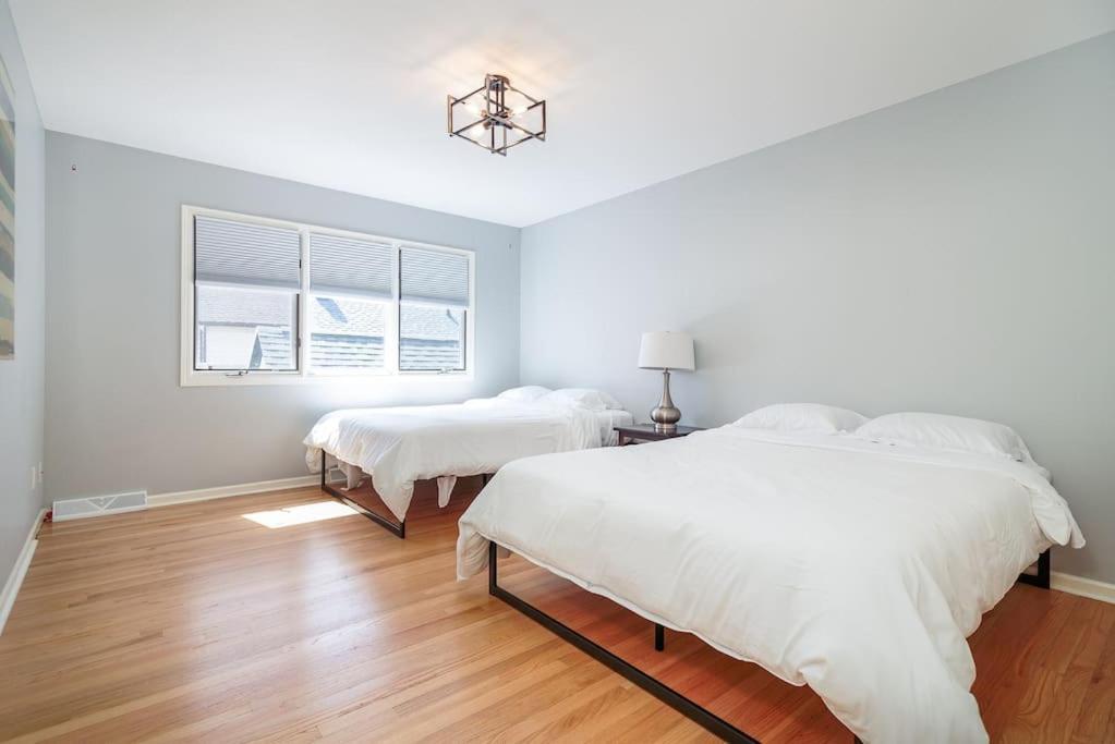 Вилла Eclectic Stylish And Cozy Milwaukee Unit Экстерьер фото