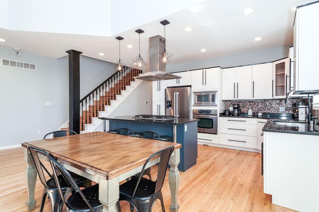 Вилла Eclectic Stylish And Cozy Milwaukee Unit Экстерьер фото