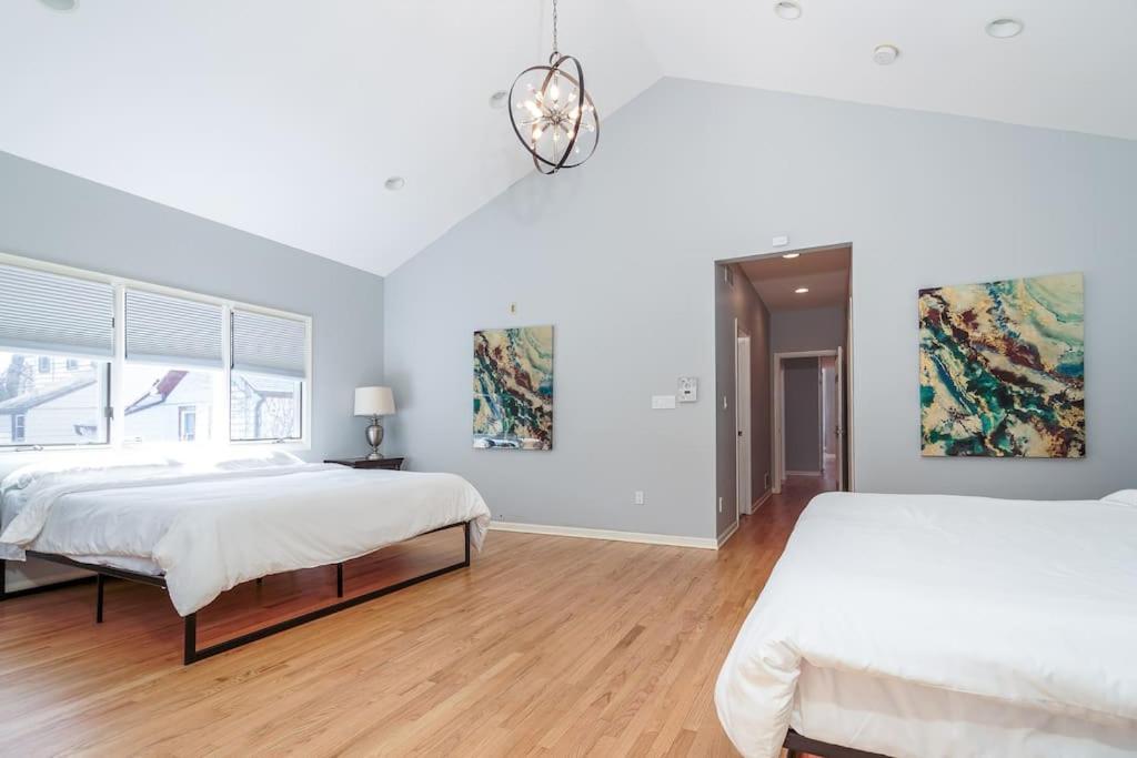 Вилла Eclectic Stylish And Cozy Milwaukee Unit Экстерьер фото