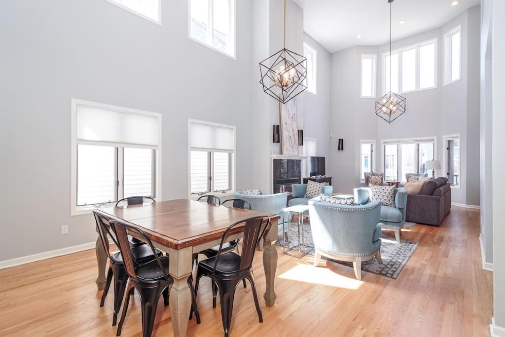 Вилла Eclectic Stylish And Cozy Milwaukee Unit Экстерьер фото