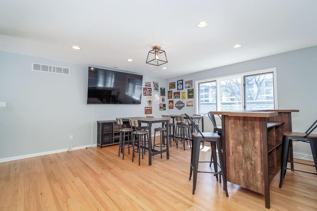 Вилла Eclectic Stylish And Cozy Milwaukee Unit Экстерьер фото