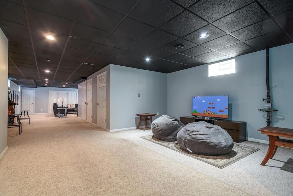 Вилла Eclectic Stylish And Cozy Milwaukee Unit Экстерьер фото